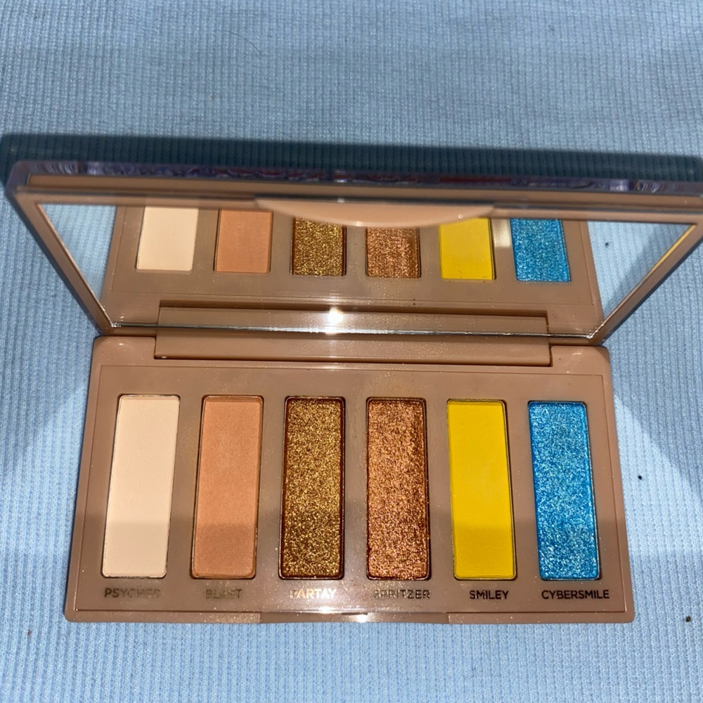 Urban Decay Cream and Gold Eyeshadow Palette